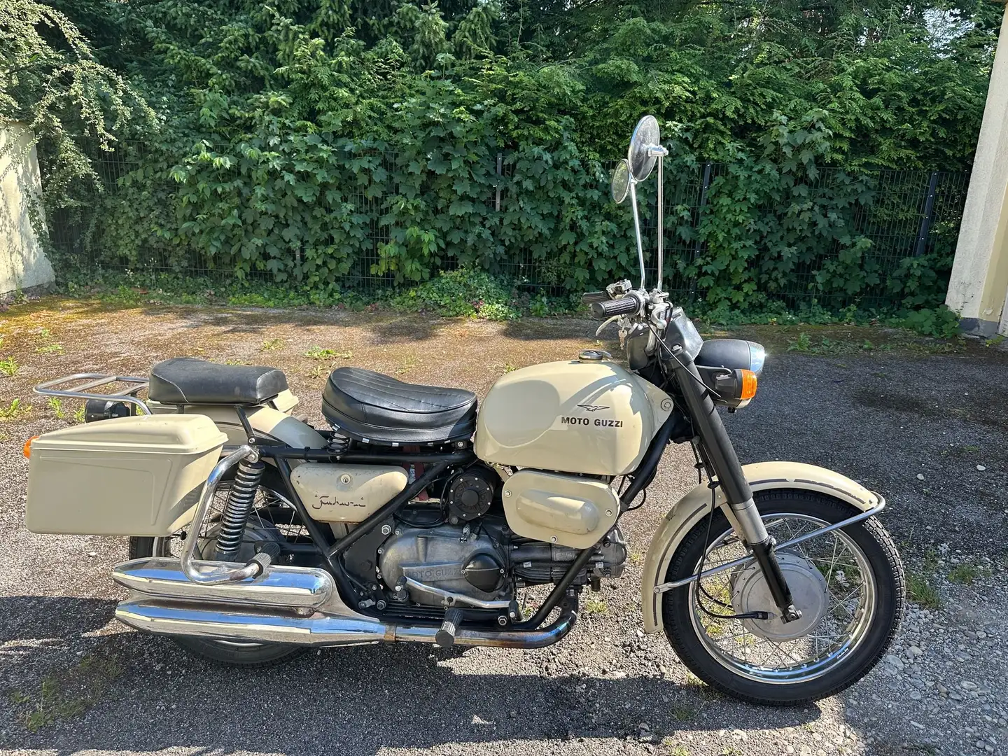 Moto Guzzi Nuovo Falcone Sahara Beige - 1