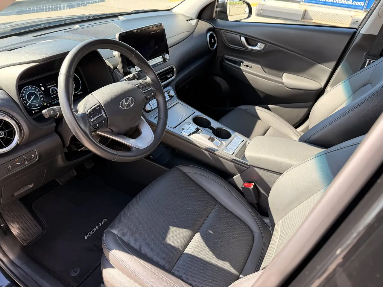 Hyundai KONA снимка Hyundai KONA