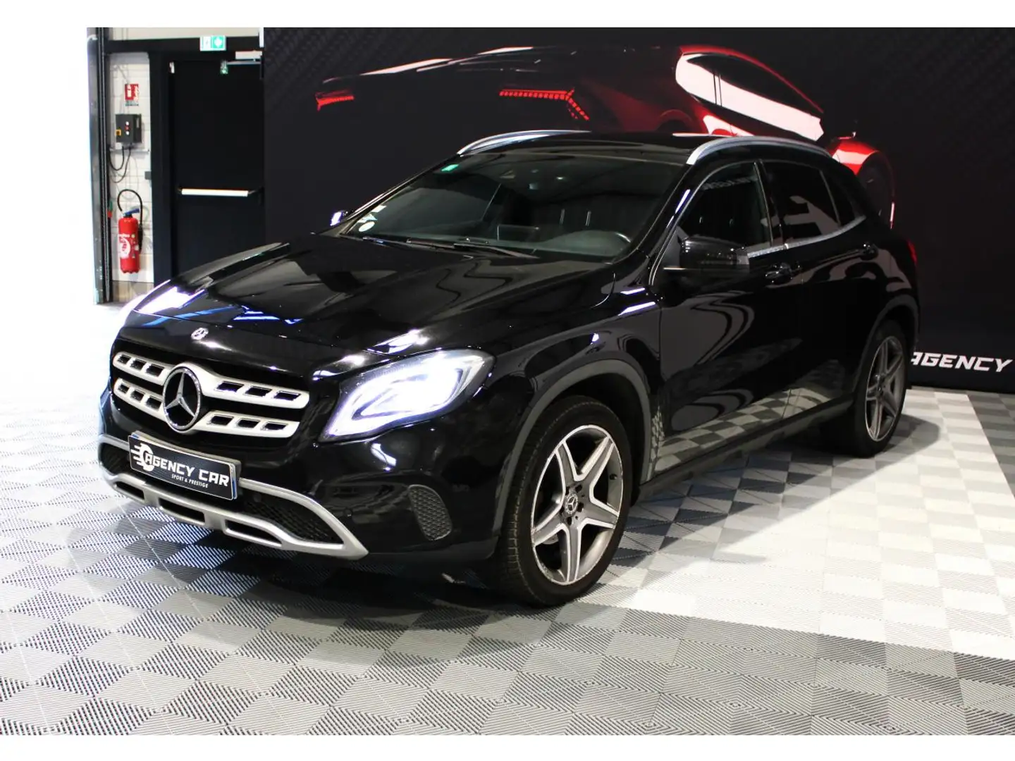 Mercedes-Benz GLA 220 GLA 220 d - BV 7G-DCT  - BM X156 Sensation PHASE 2 Schwarz - 2