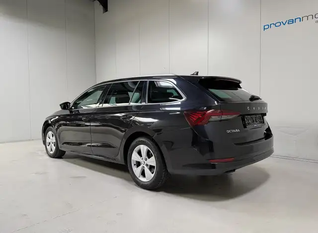 Skoda Octavia view 6