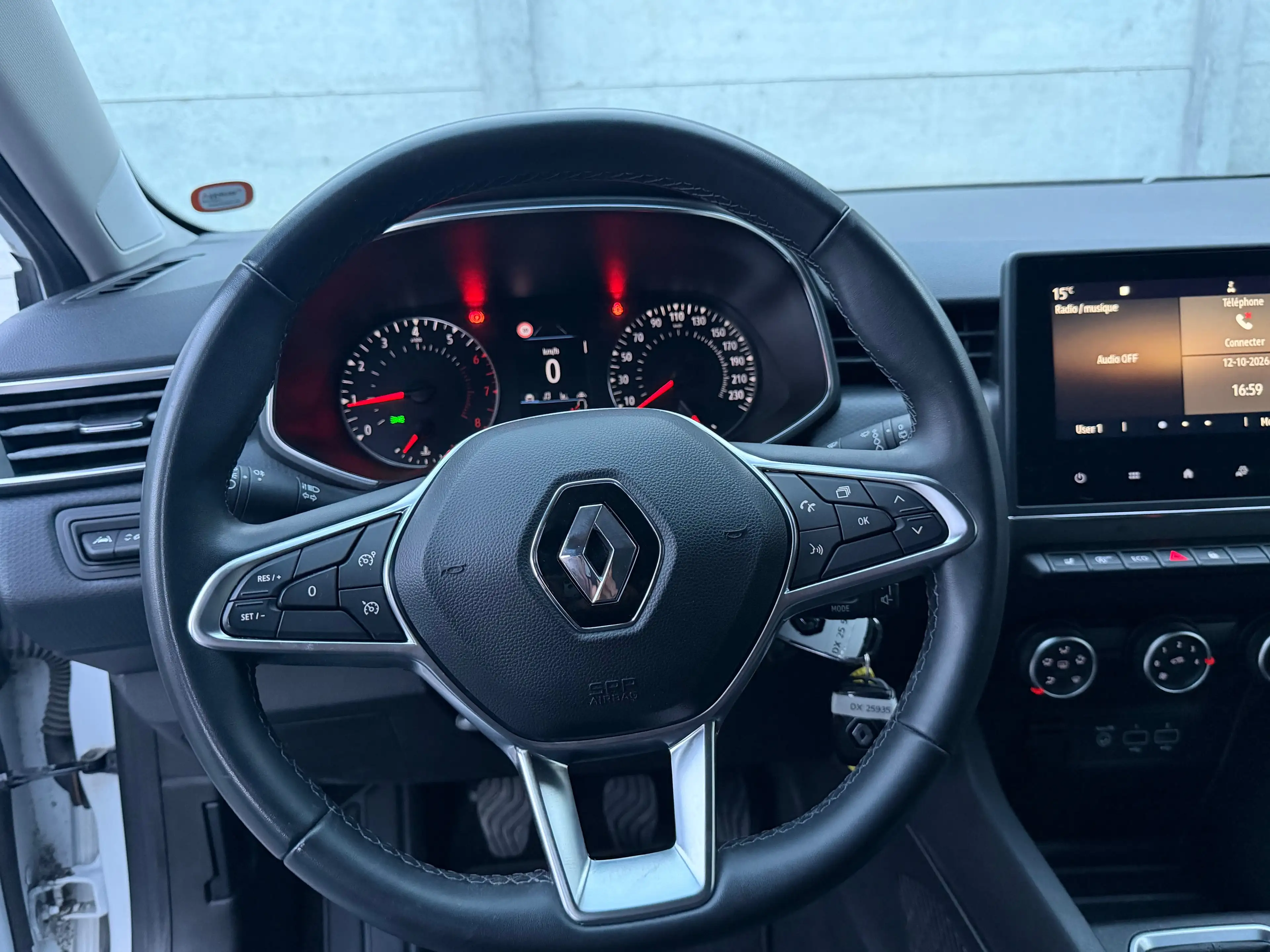 Renault Clio 1.0 TCe Zen - Car play - Cruise control - Garantie 12 MOIS ! — photo 14