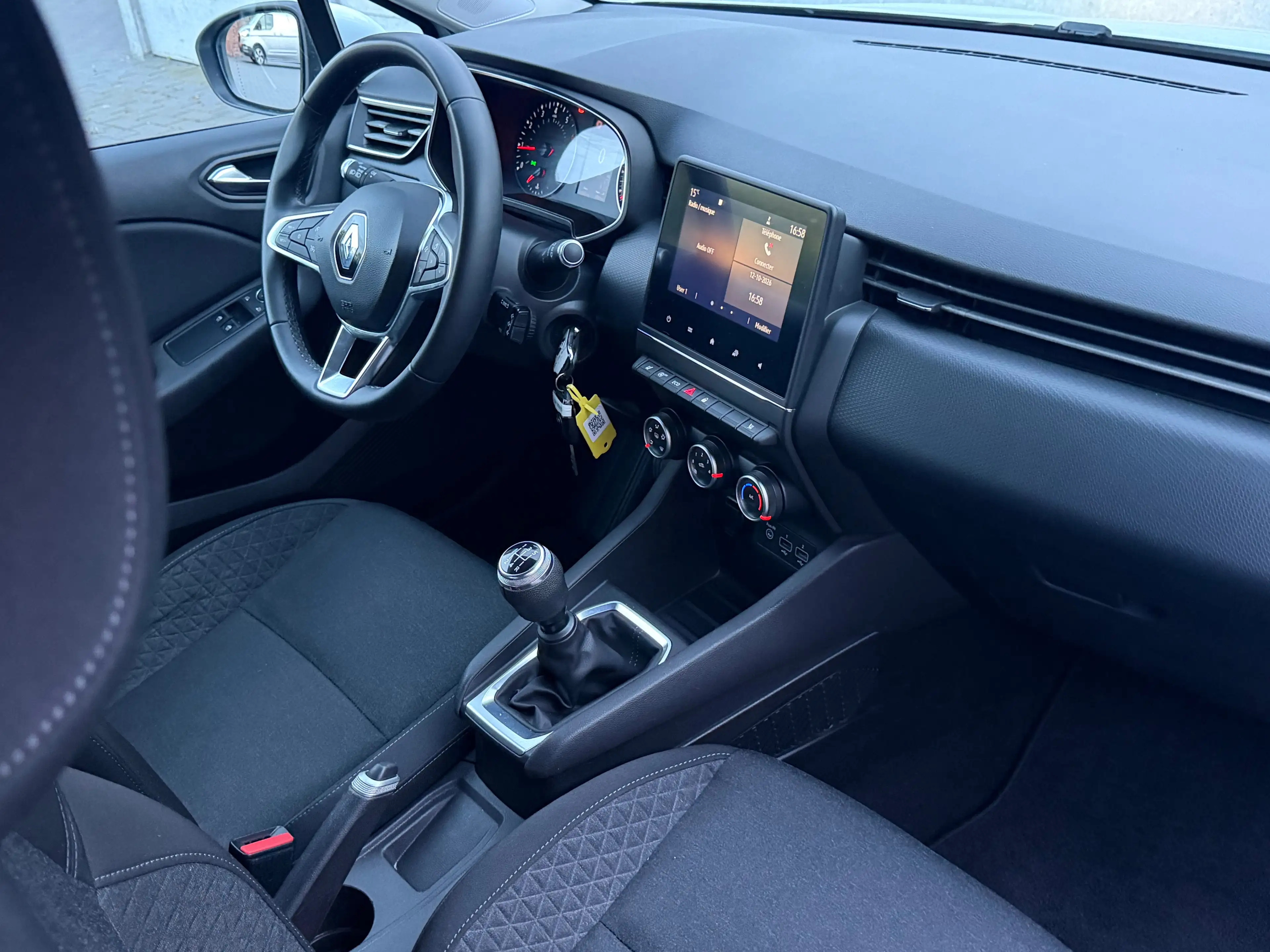 Renault Clio 1.0 TCe Zen - Car play - Cruise control - Garantie 12 MOIS ! — photo 10
