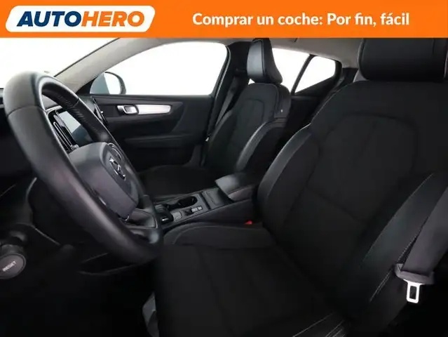 Volvo XC40 view 11