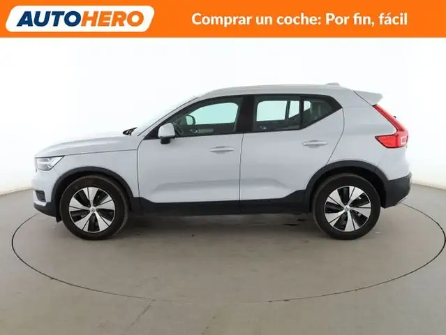 Volvo XC40 view 3