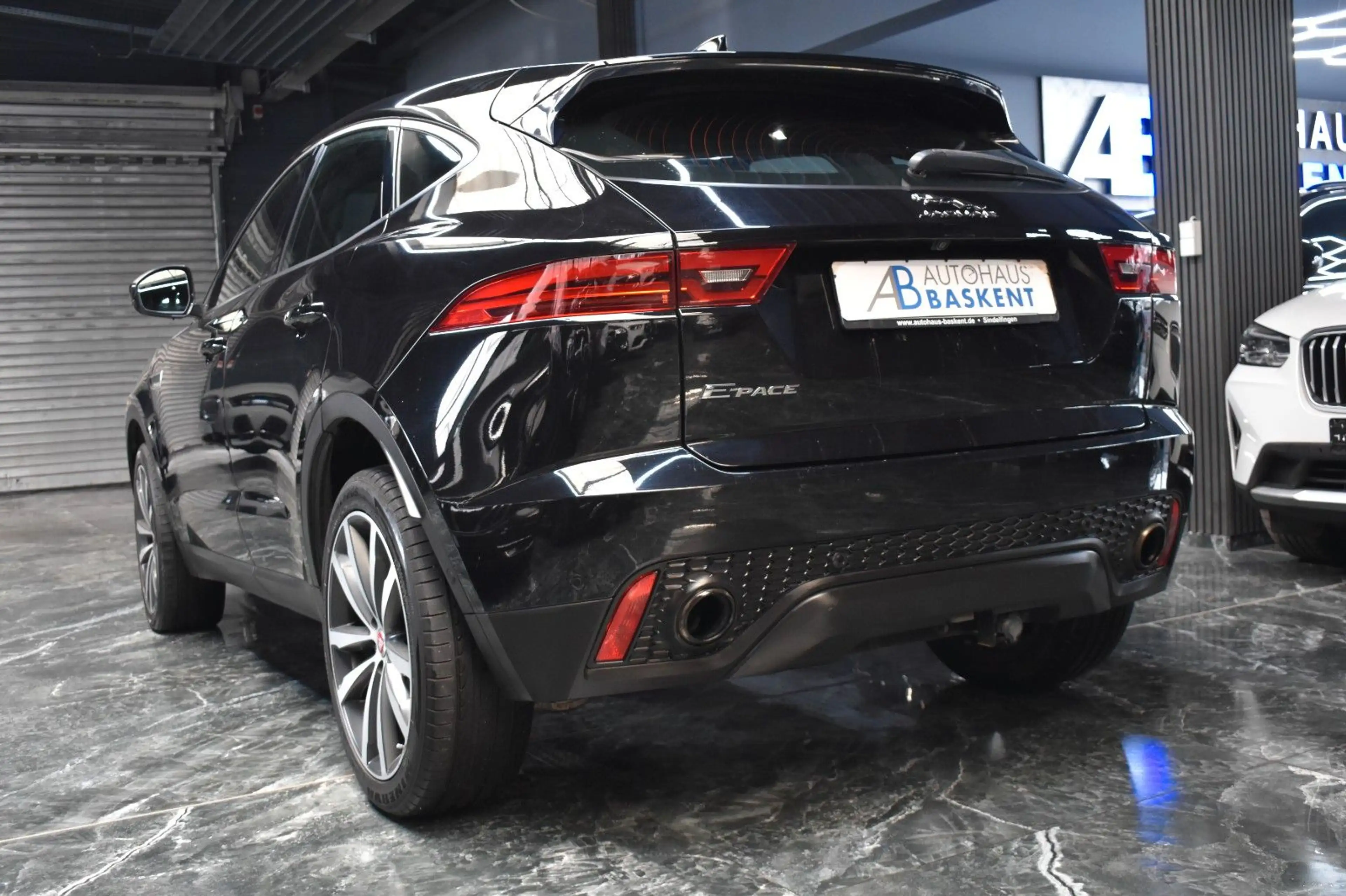 Jaguar E-Pace E-PACE SE AWD R-DYNAMIC*LEDER*KAMERA*SHZ* — photo 7
