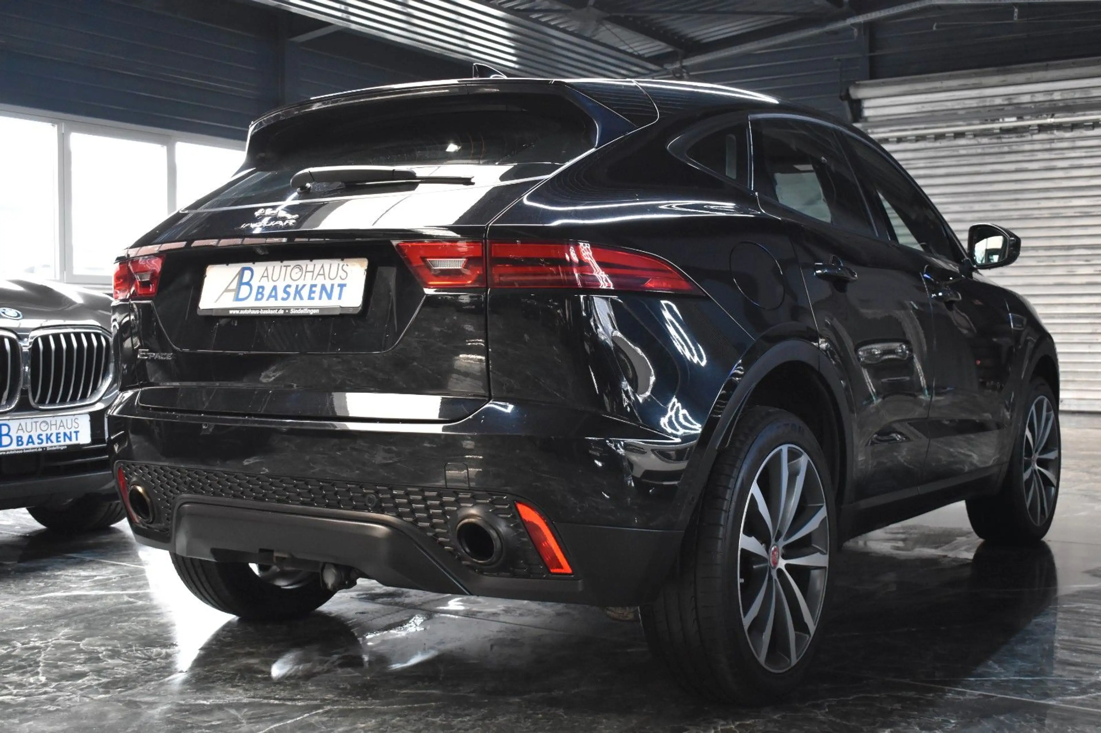 Jaguar E-Pace E-PACE SE AWD R-DYNAMIC*LEDER*KAMERA*SHZ* — photo 10
