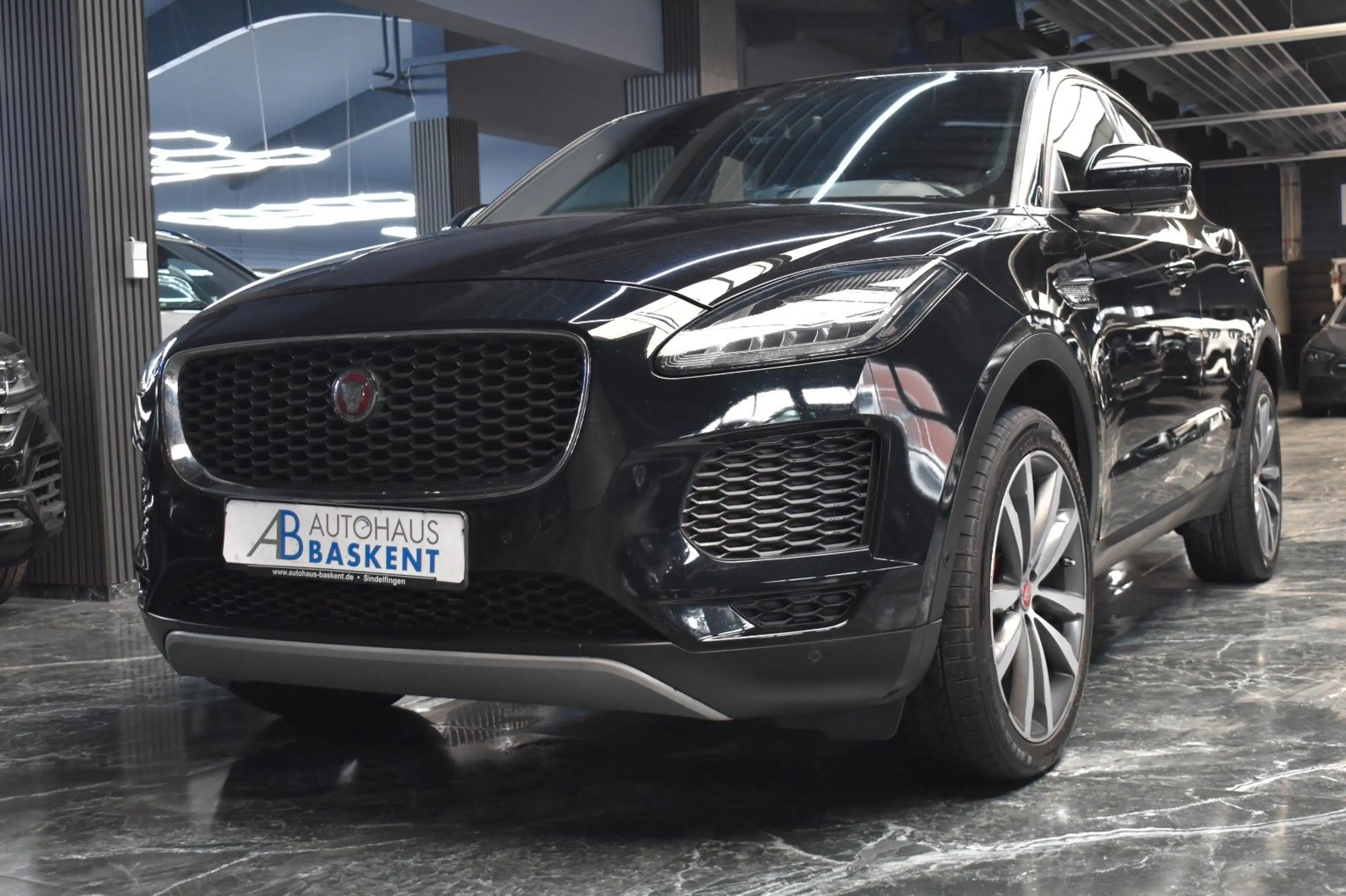 Jaguar E-Pace E-PACE SE AWD R-DYNAMIC*LEDER*KAMERA*SHZ* — photo 14