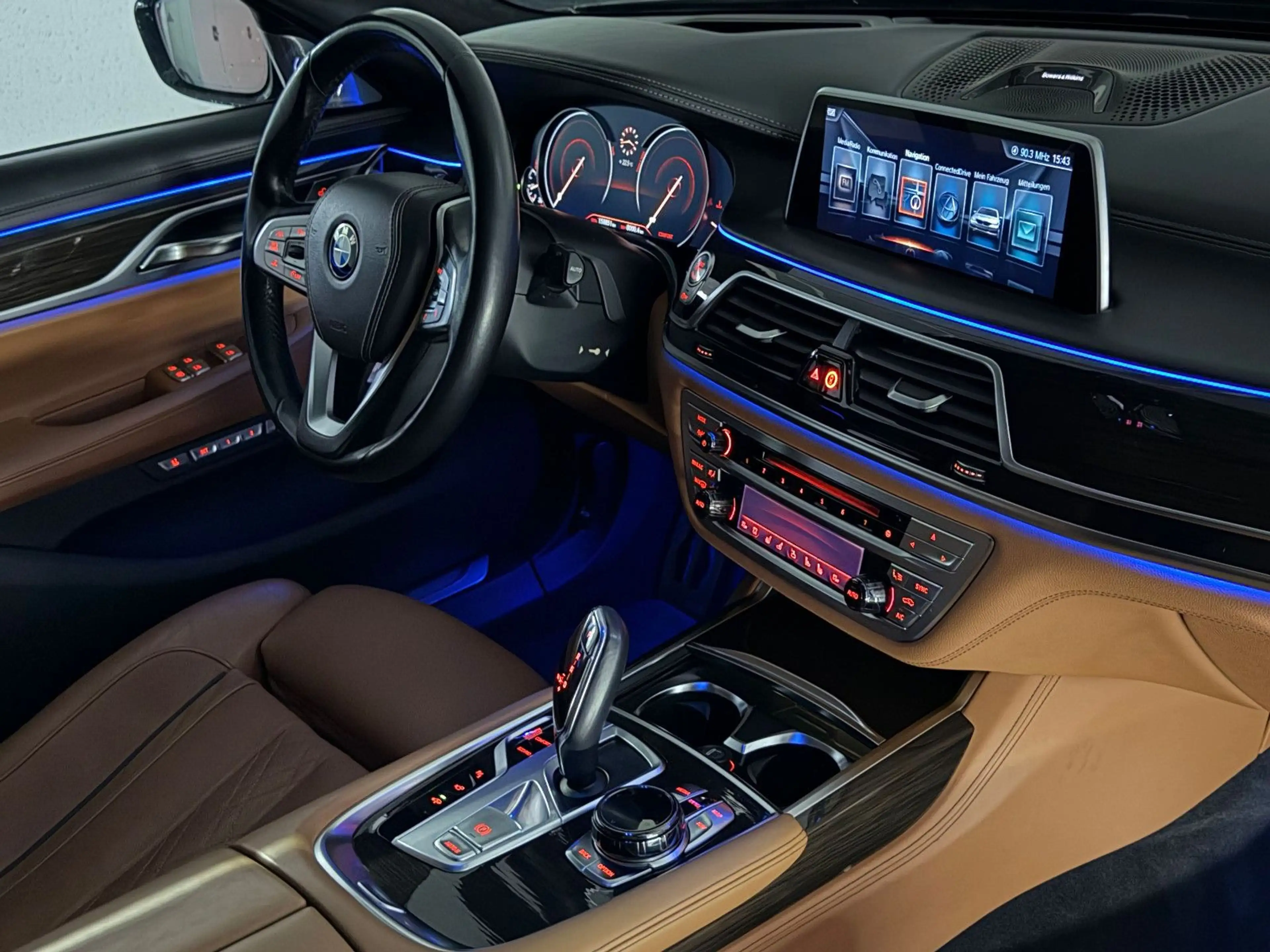 BMW 740 d xDrive/MASSAGE/HuD/B&W/LASER/TV-FUNKTION — photo 4