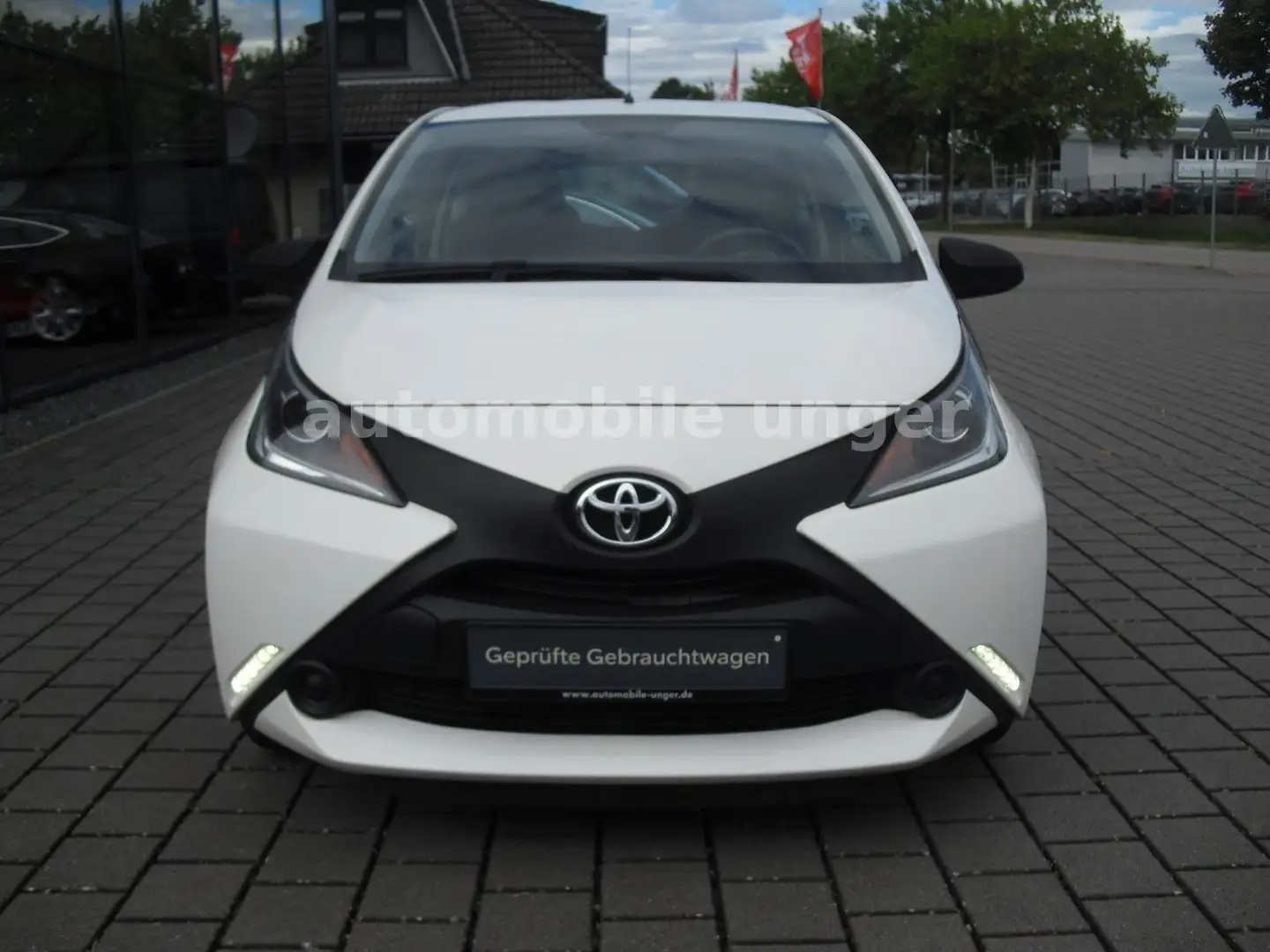 Toyota Aygo AYGO x KLIMA ALU Allwetter TÜV neu Weiß - 2