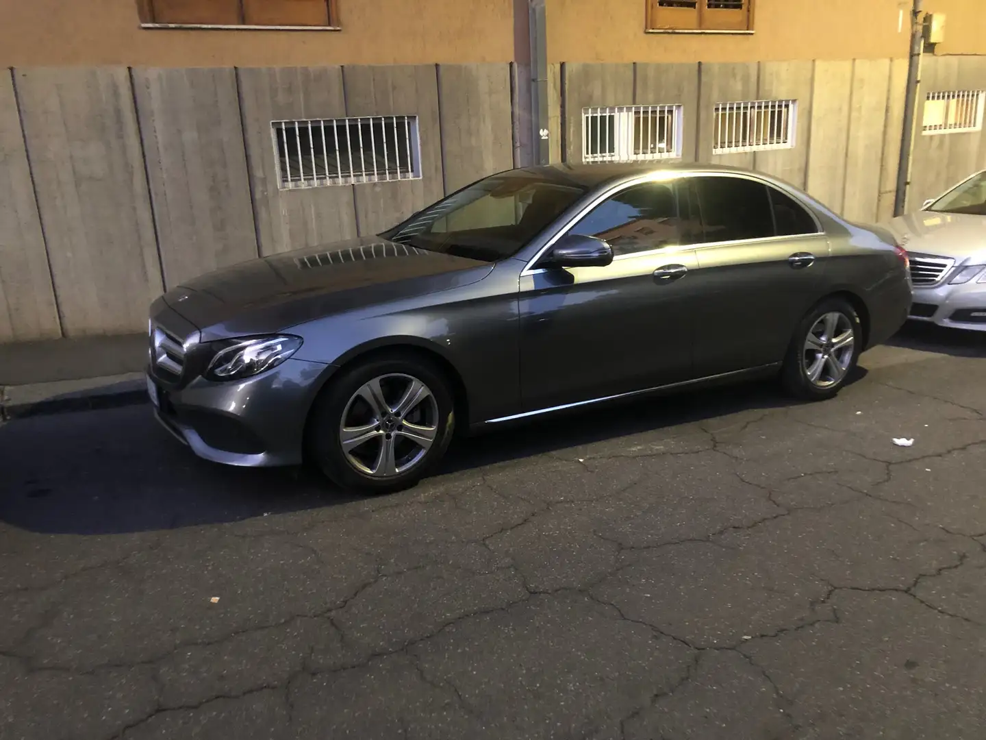 Mercedes-Benz E 200 E 200 d Premium Plus auto Grigio - 2