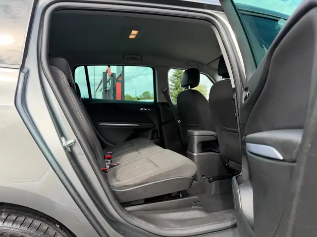Opel Zafira view 9