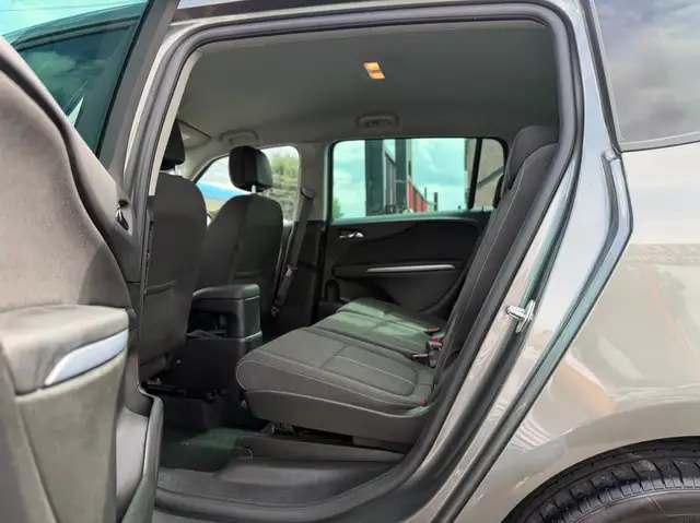 Opel Zafira view 8