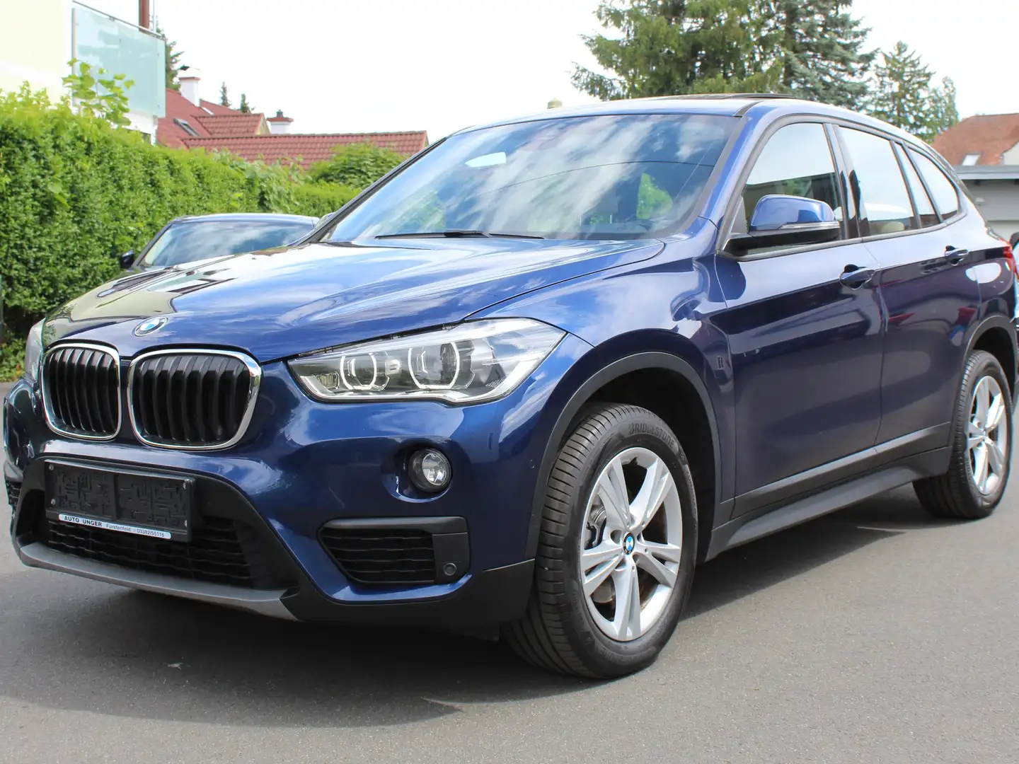 BMW X1 sDrive 18 d Aut ! Panoramadach, Vollleder,Led Uvm! Blau - 1
