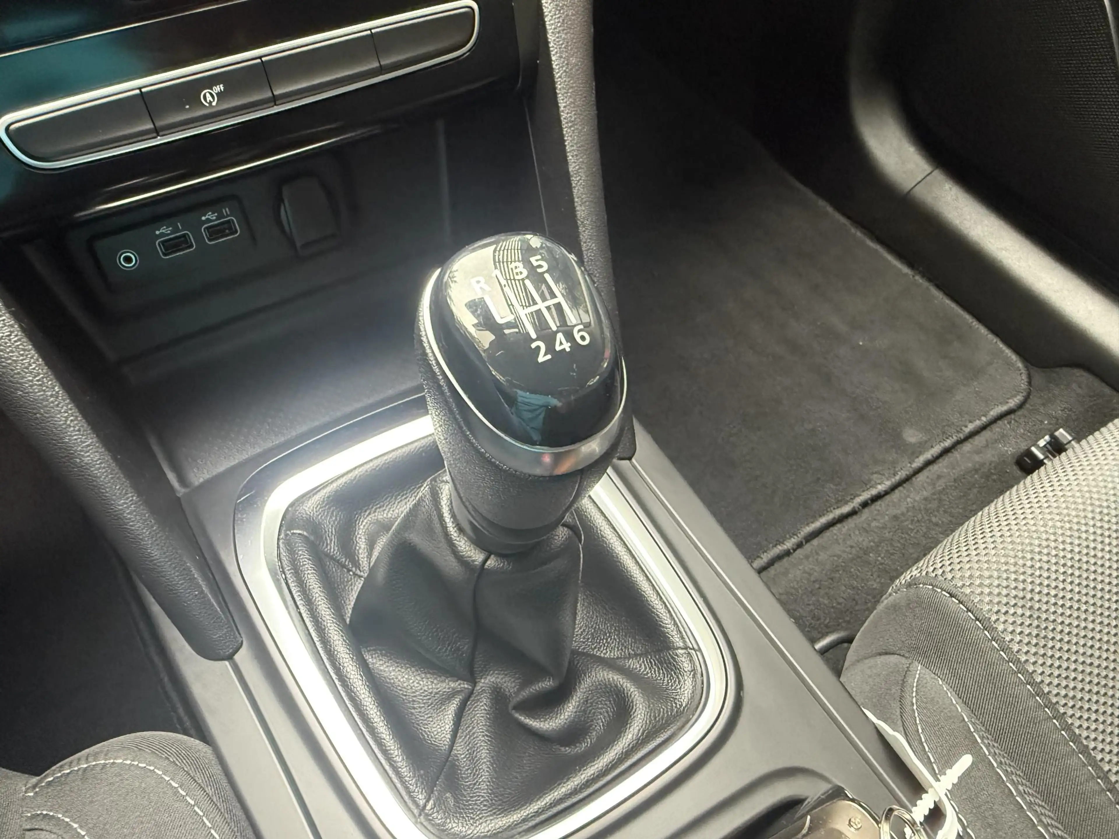 Renault Megane Estate 1.3 TCe 140 | Navigatie | ECC | PDC voor + — photo 26