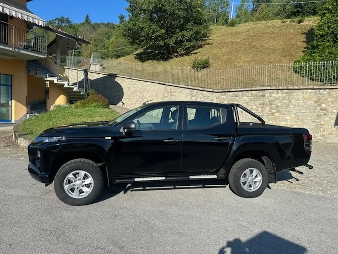Mitsubishi L200 L200 Cab VI 2019 d.cab 2.3d INVITE 4wd 150cv Negro - 2