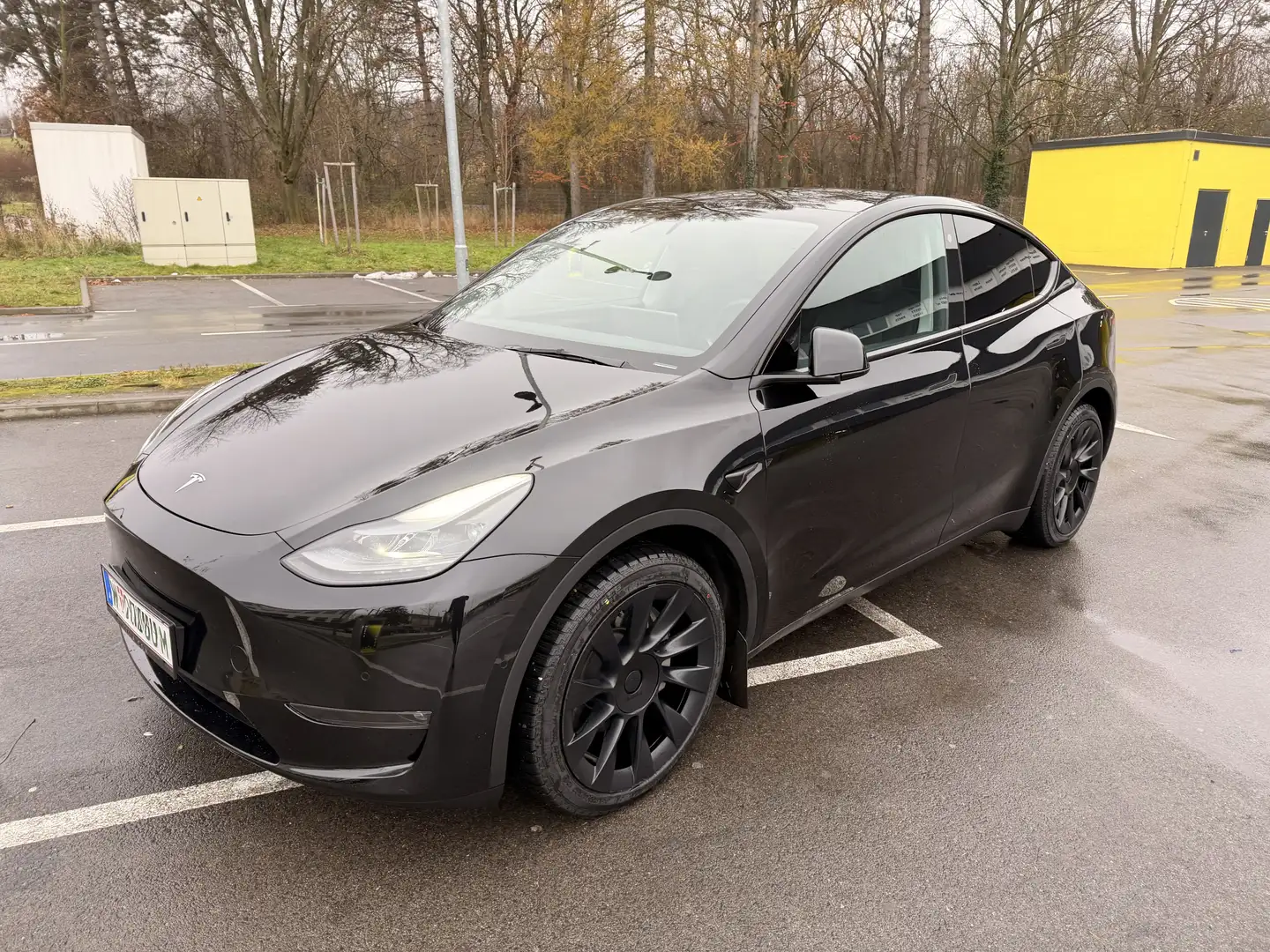 Tesla Model Y Long Range AWD 75kWh, Mwst. ausweisbar - 2