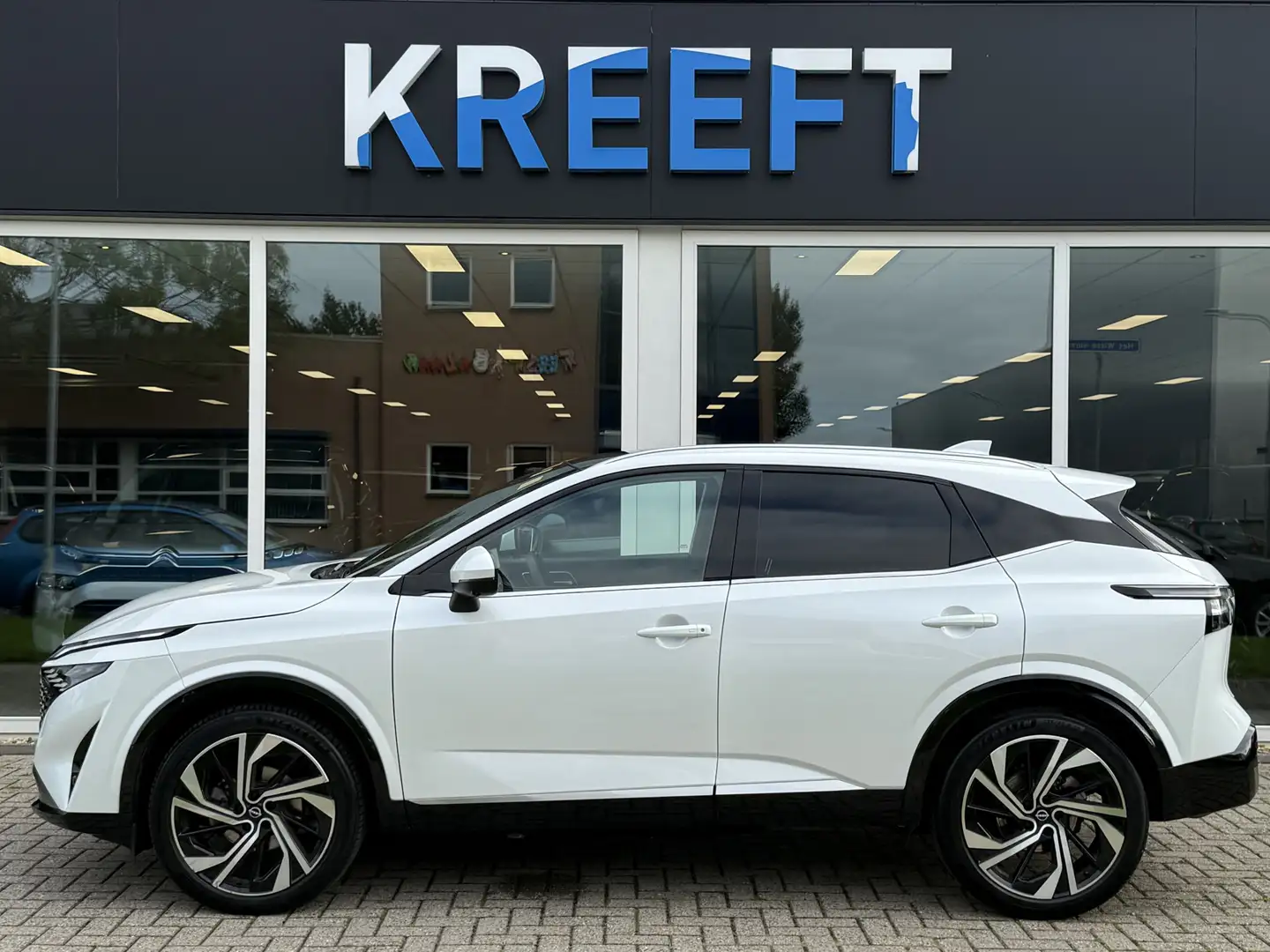 Nissan Qashqai 1.3 MHEV Xtronic Tekna Plus Bose | Panorama Wit - 2