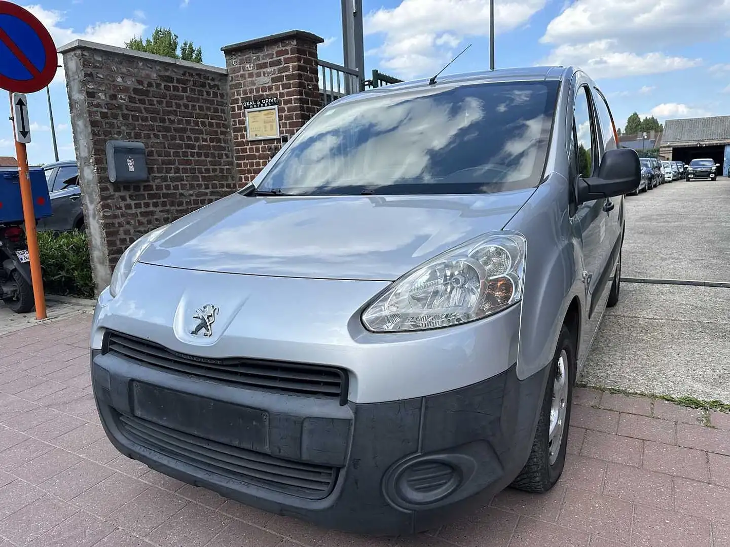 Peugeot Partner 1.6 HDI MET 215DKM AUTOMAAT Gris - 1