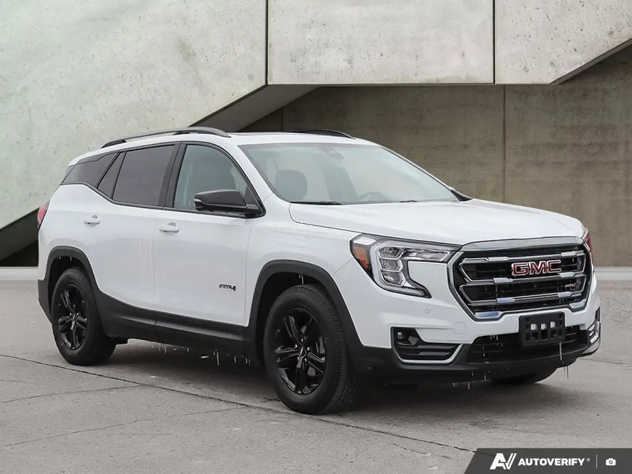 GMC Terrain photo GMC Terrain