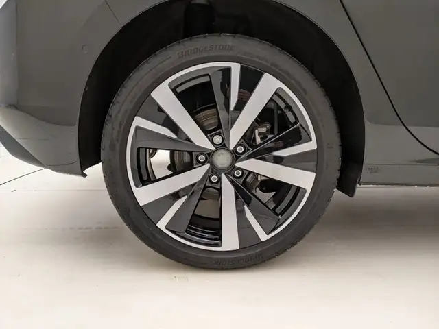 Volkswagen Golf view 9