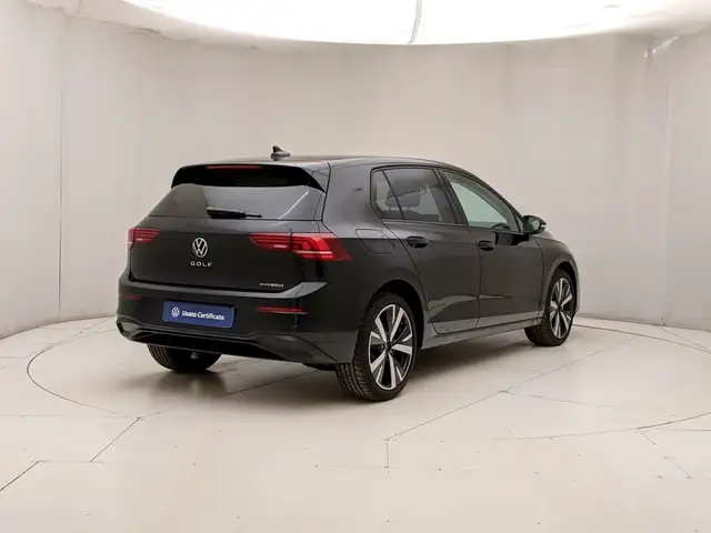 Volkswagen Golf view 4