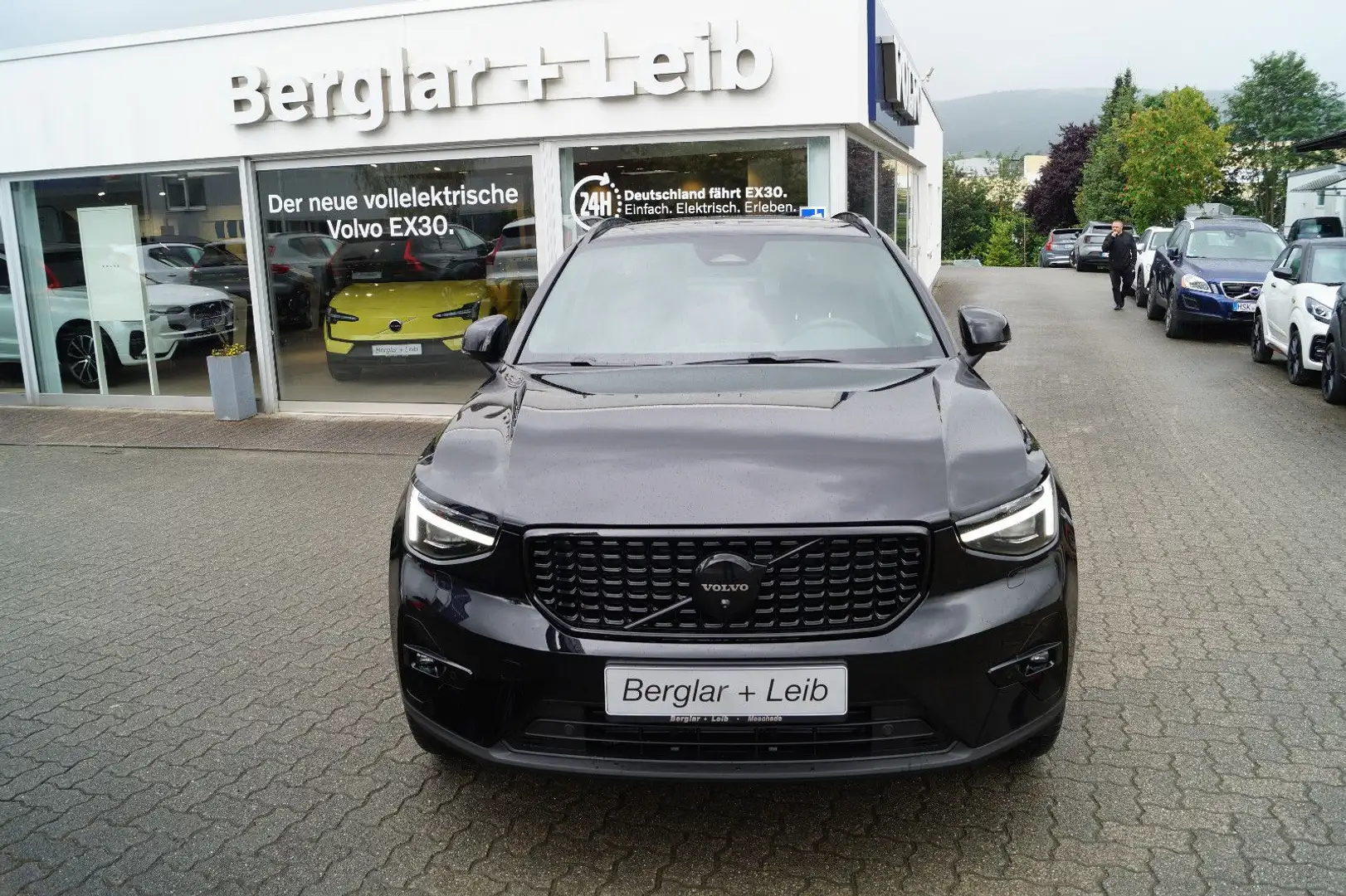 Volvo XC40 B4 Benz. 2WD Ultra Black Edit DKG/AHK/Pixel Noir - 1