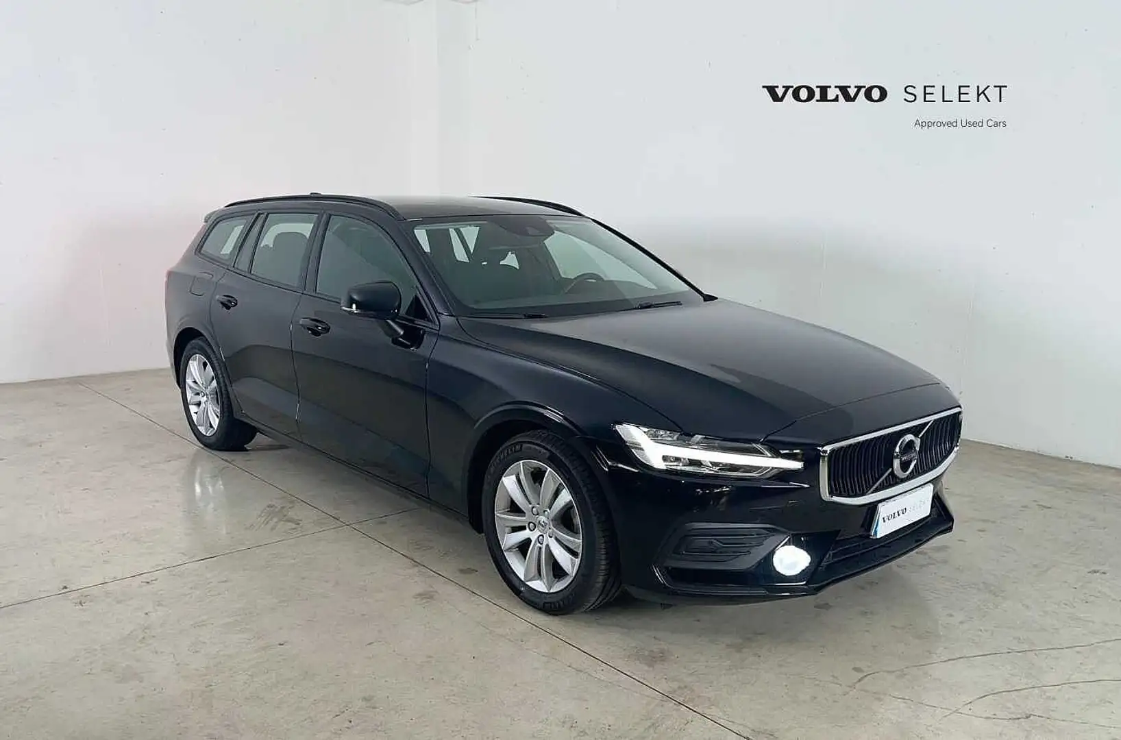 Volvo V60 II Momentum Business, B4 mild Hybrid (D) Noir - 1