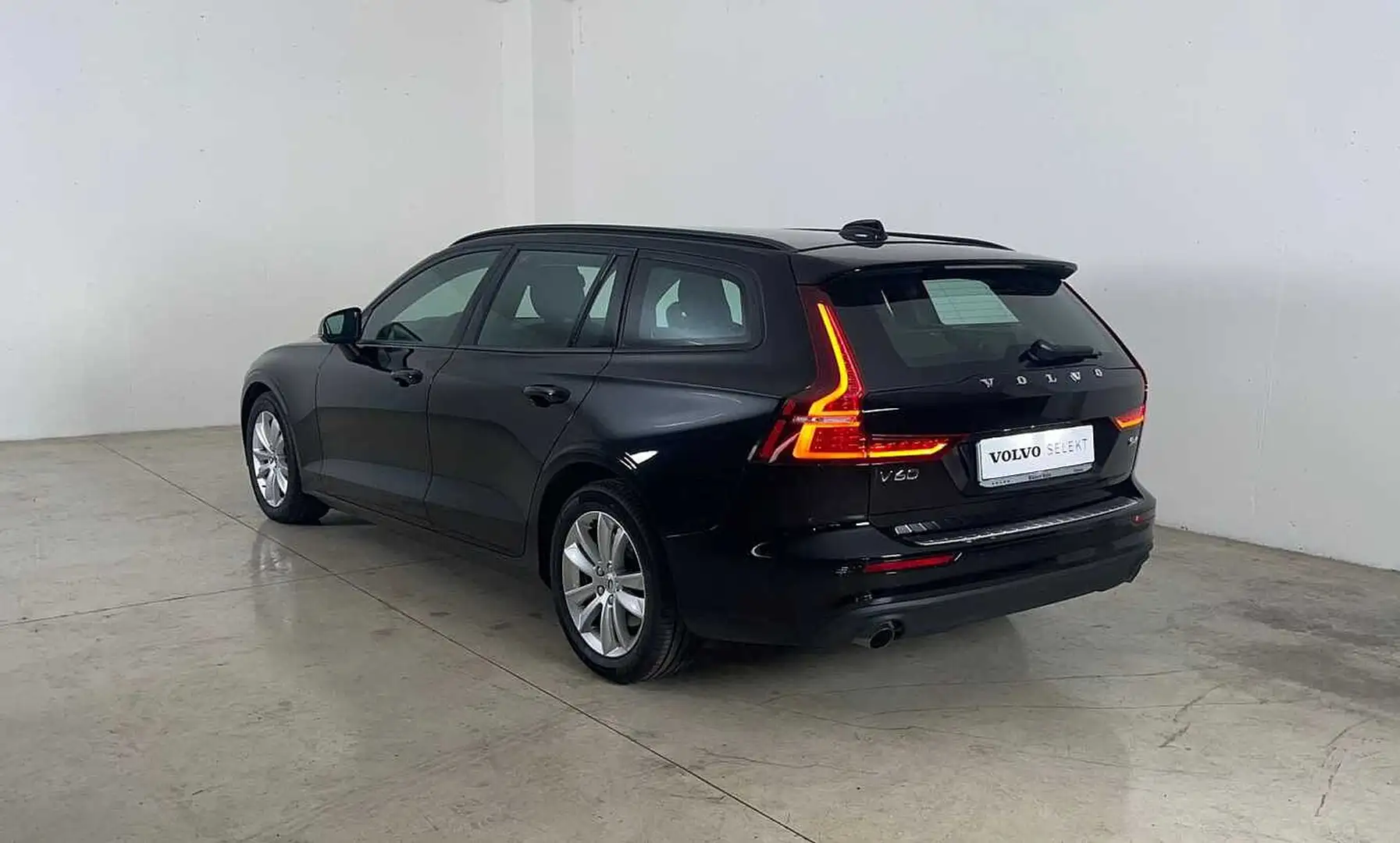 Volvo V60 II Momentum Business, B4 mild Hybrid (D) Noir - 2