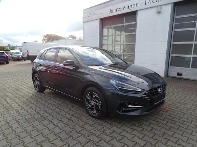 Hyundai i30 1,6l CRDI Intro Edition Klima,Panoramadach AppleCa