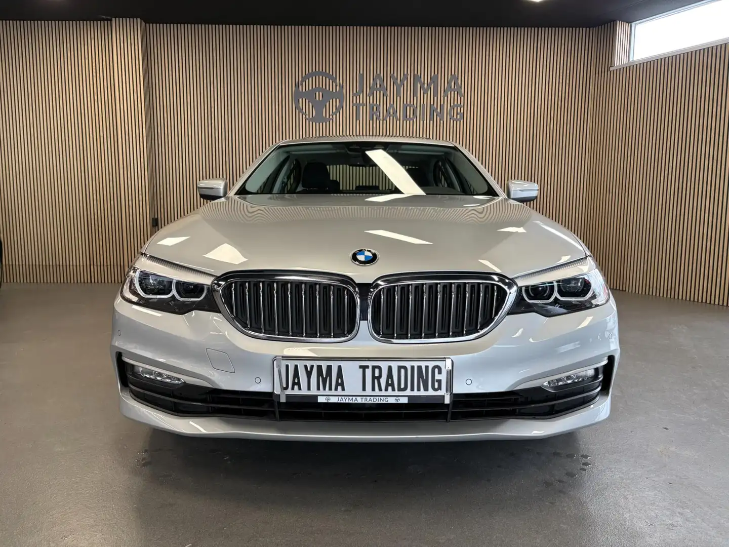 BMW 520 5-serie 520i Executive Grau - 2