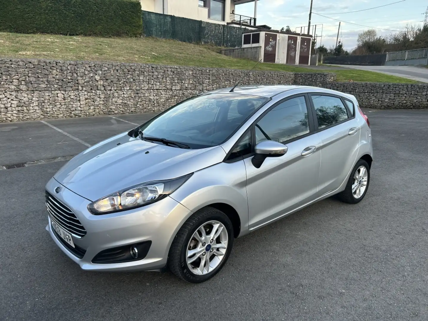 Ford Fiesta 1.25 Titanium 82 Gris - 1