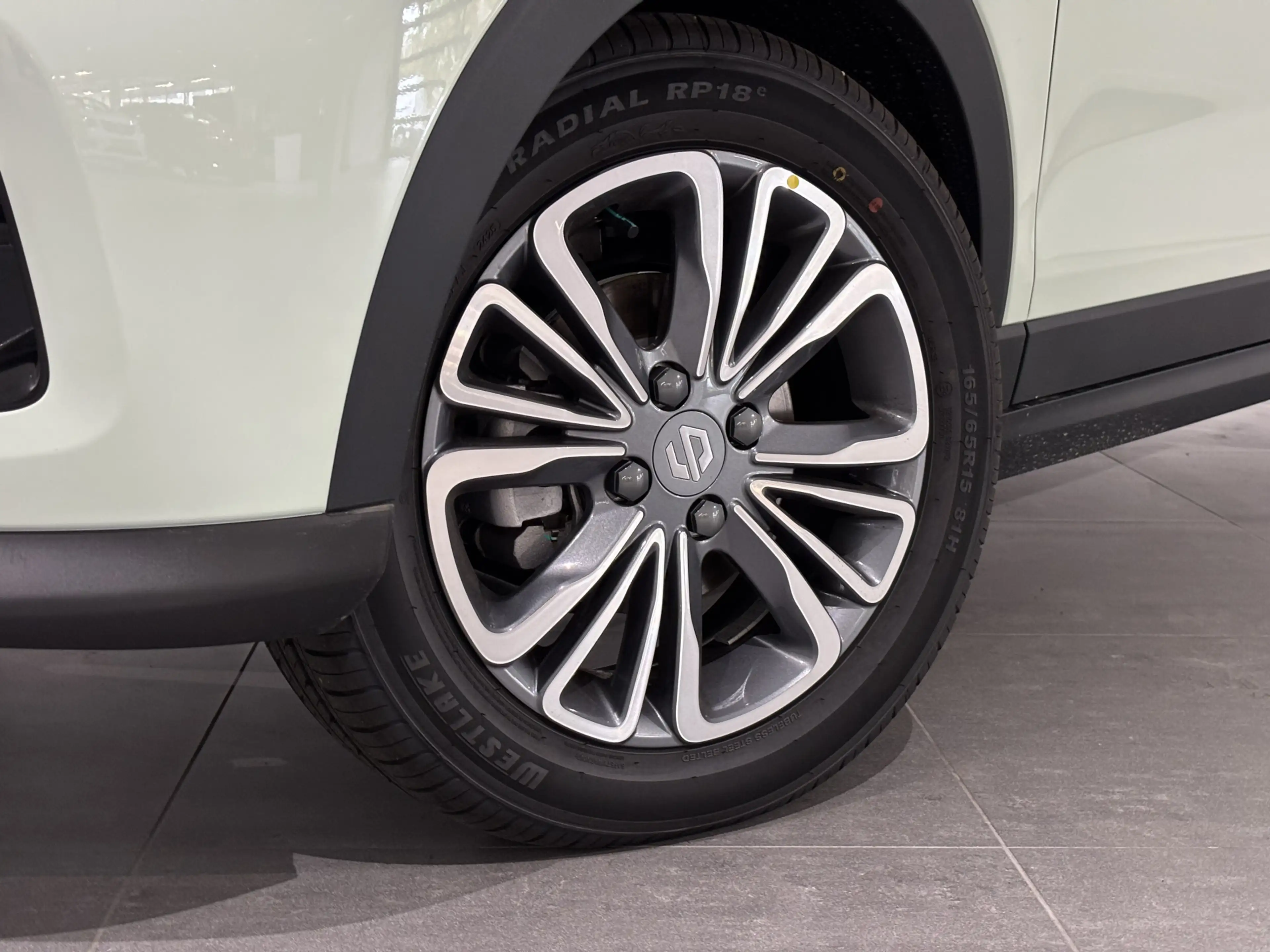 Leapmotor T03 Design 37.3 kWh — photo 10