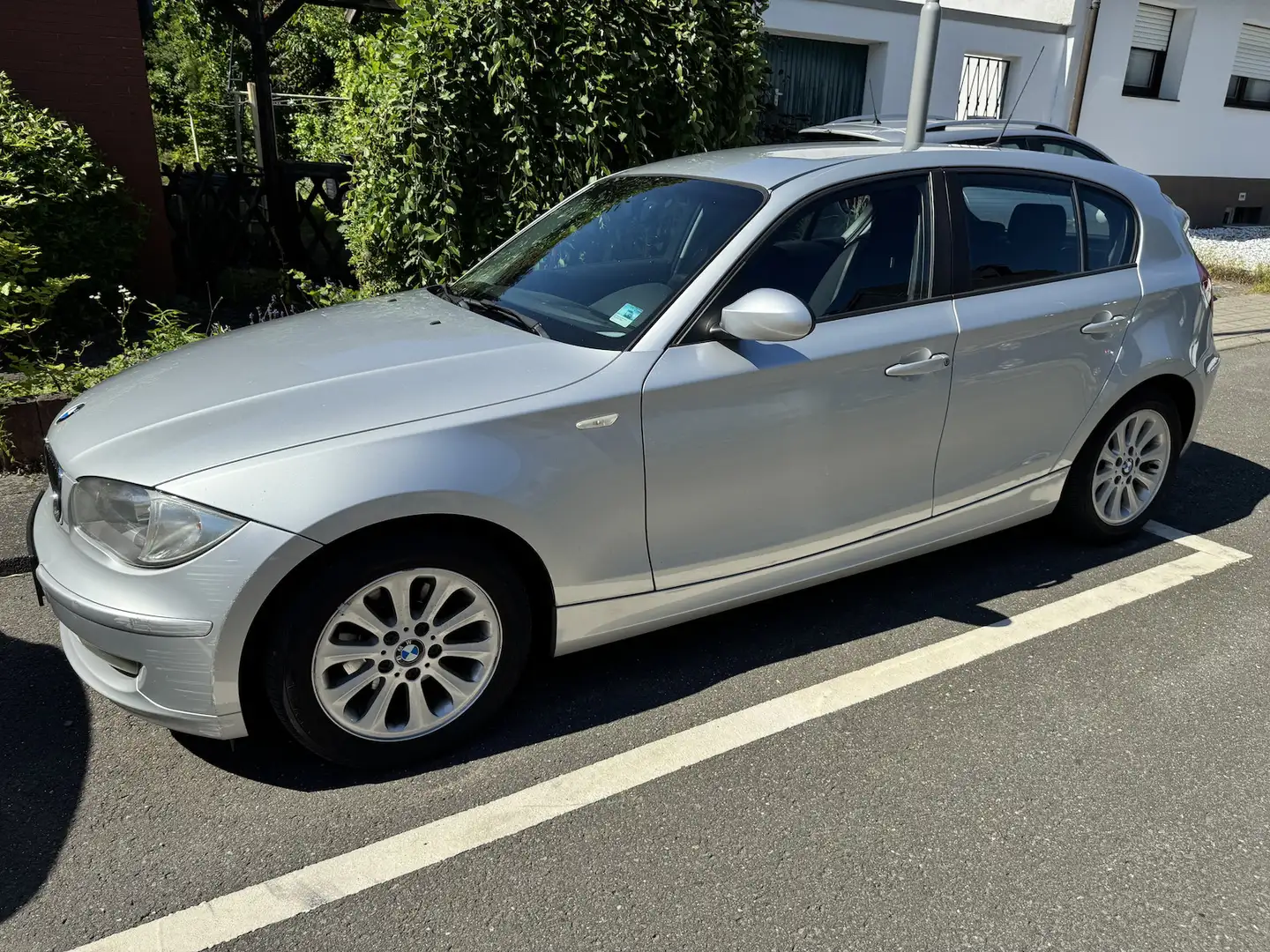BMW 118 118d DPF Klima PDC ZV SHZ 5-türig Grüne Pakette Argent - 1