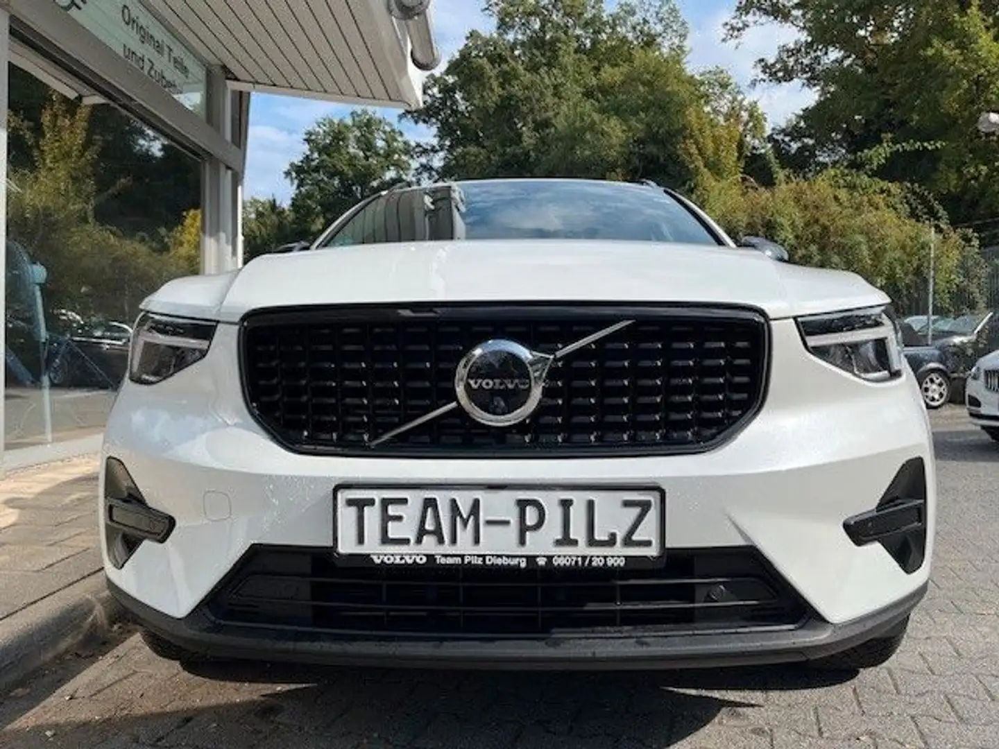 Volvo XC40 T4 Plus Dark Recharge Plug-In Hybrid DKG Weiß - 2