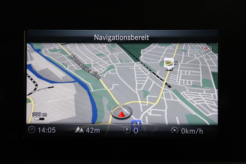 Mercedes-Benz E 220 d T 194 PS 9G Multibeam R-Cam AHK — photo 15