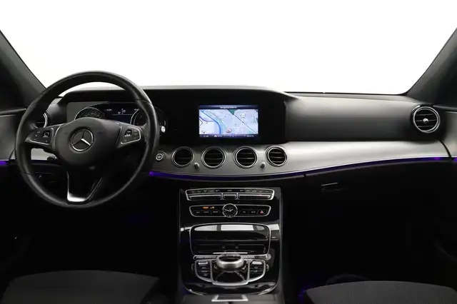 Mercedes-Benz 220 view 14