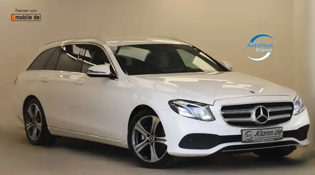Mercedes-Benz 220 main image