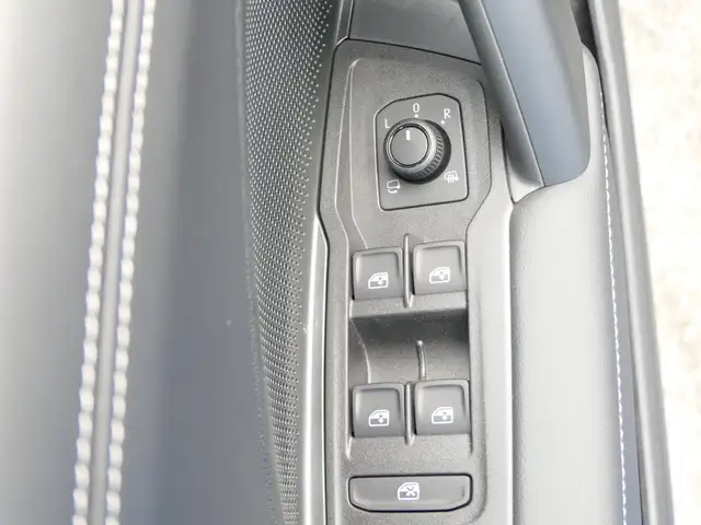 Volkswagen Tiguan view 4