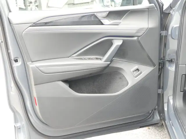Volkswagen Tiguan view 5