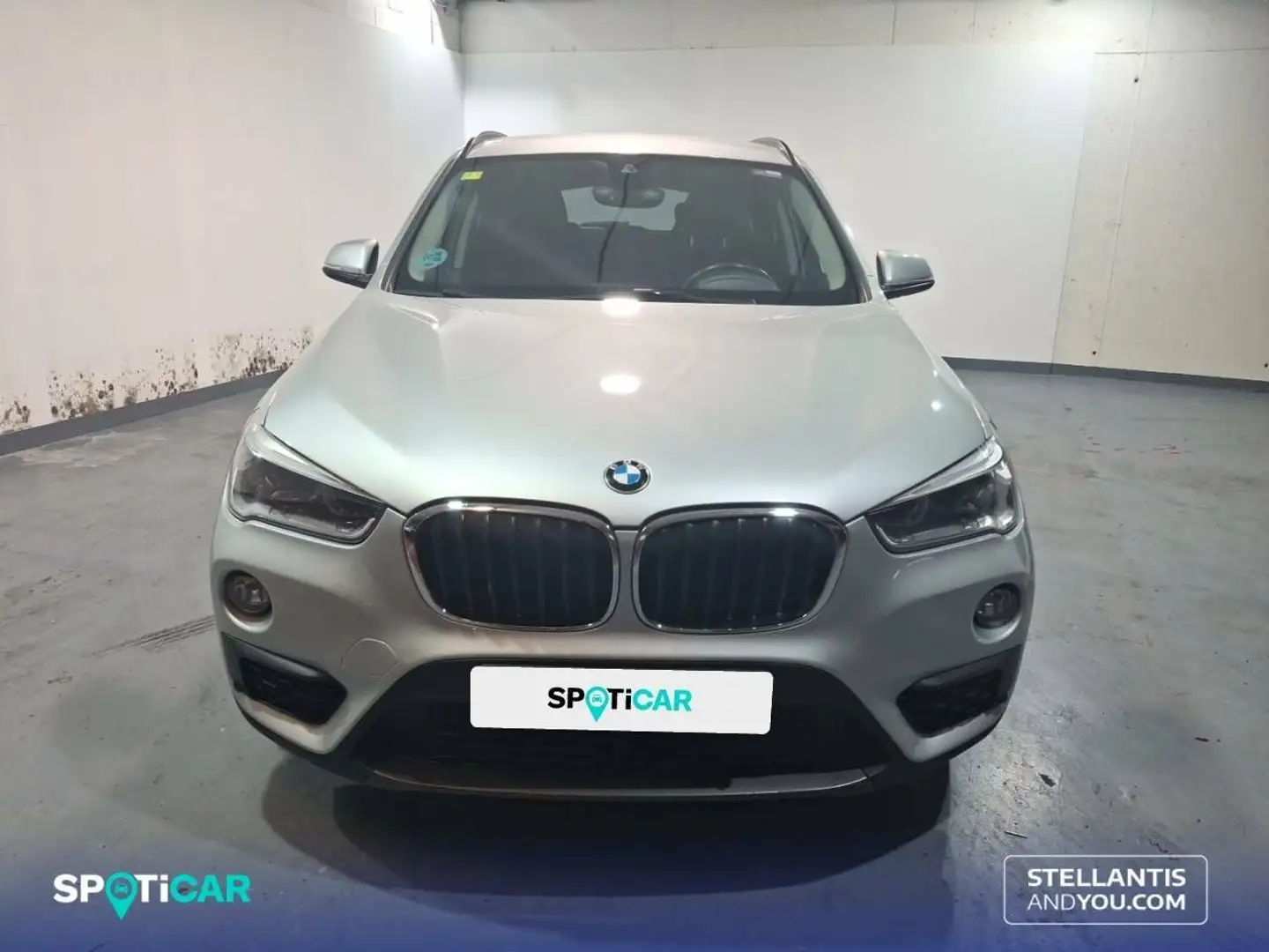 BMW X1 sDrive 18i Gris - 2