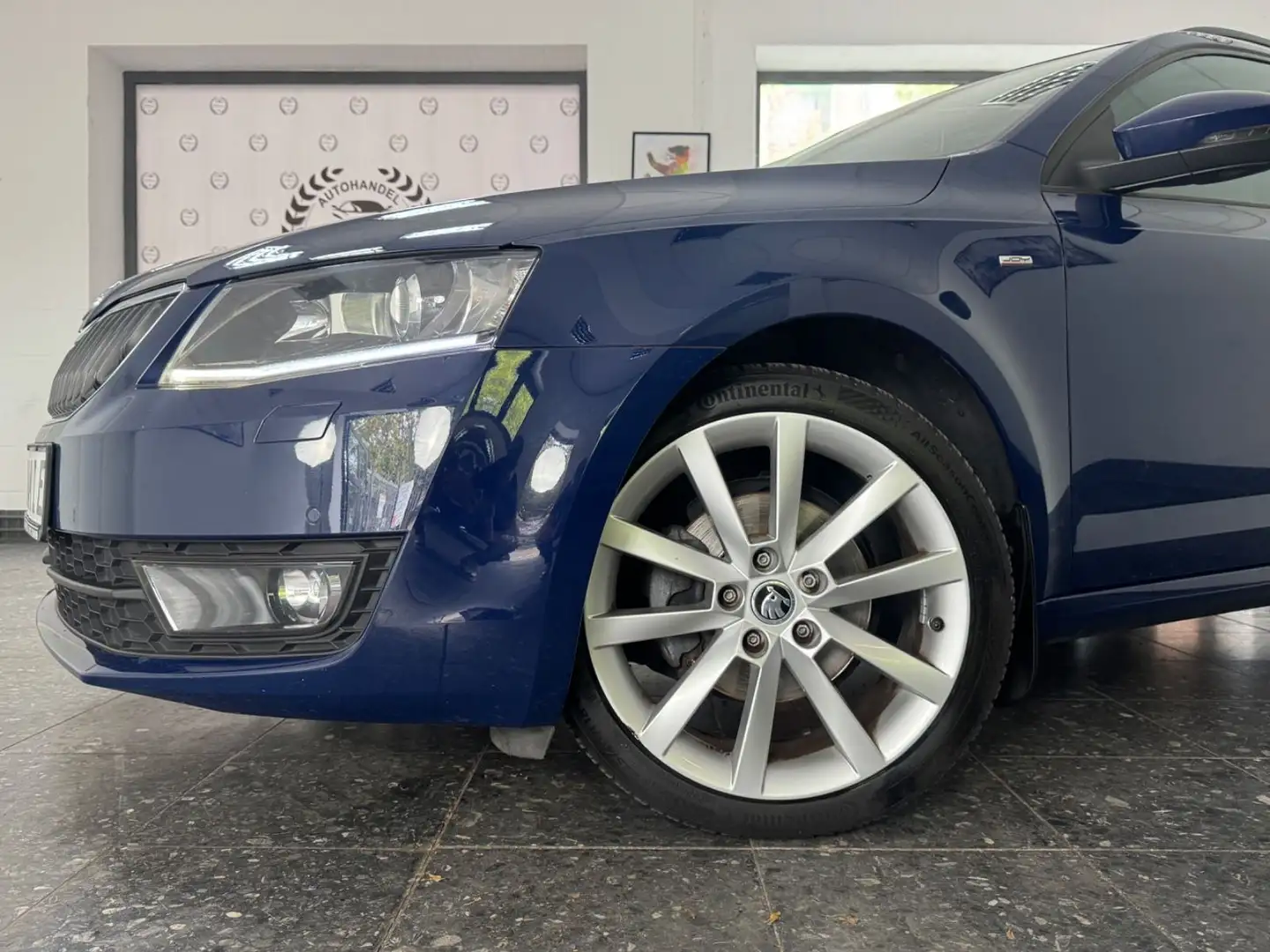 Skoda Octavia OCTAVIA JOY AUTO NAVI PDC SZH SPUHR.ASS KEYLESS Azul - 2