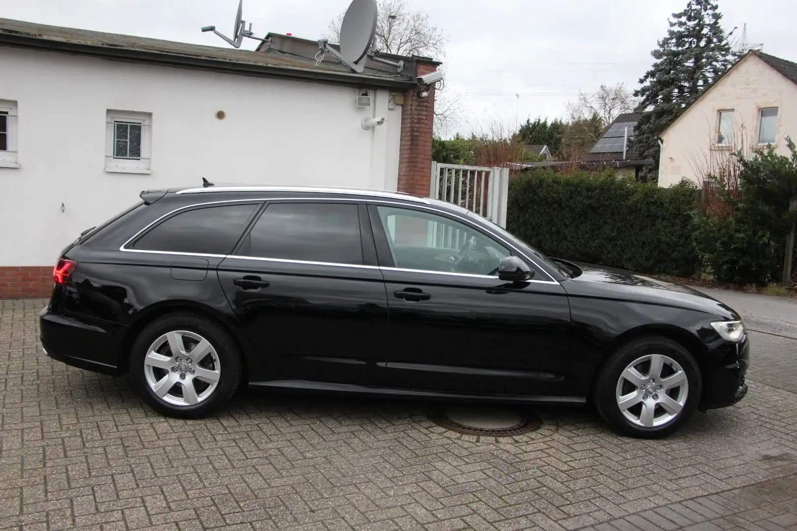 Audi A6 Avant 2.0 TDI ultra NAVI*XENON*AHK*PDC/44766 Noir - 2