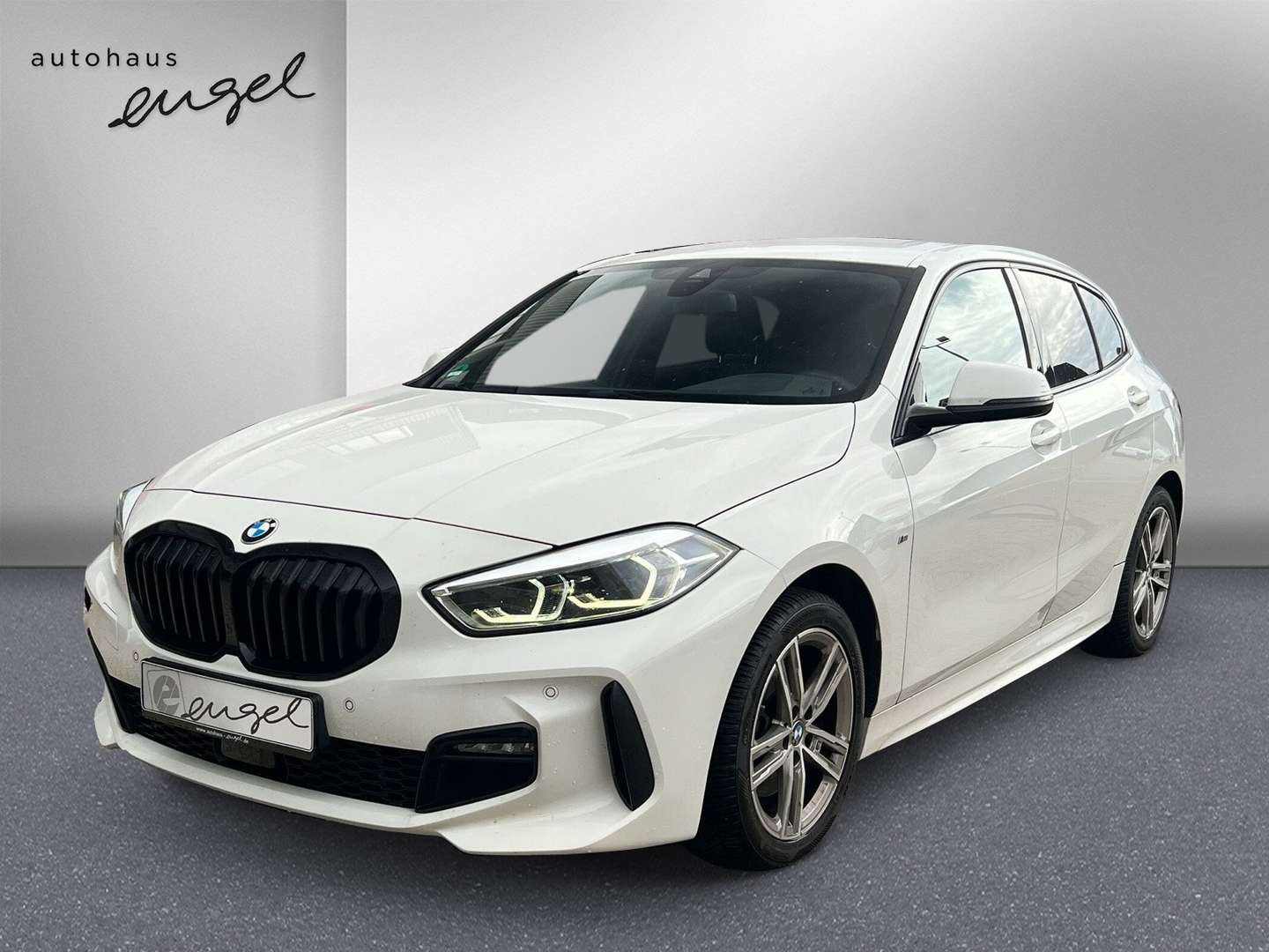 BMW 118 nuo 343 €/ mėn Benzinas 2020m. Sedanas Mechaninė
