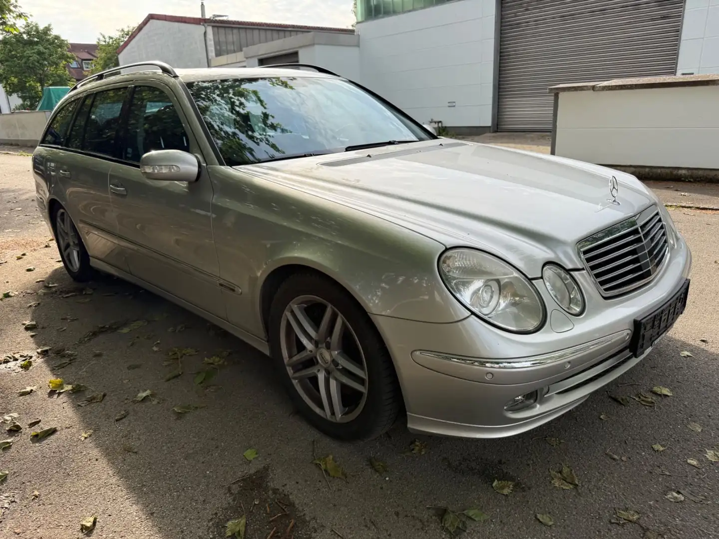 Mercedes-Benz E 500 4MATIC T AVANTGARDE Navi Leder  HU 12.2025 Plateado - 2