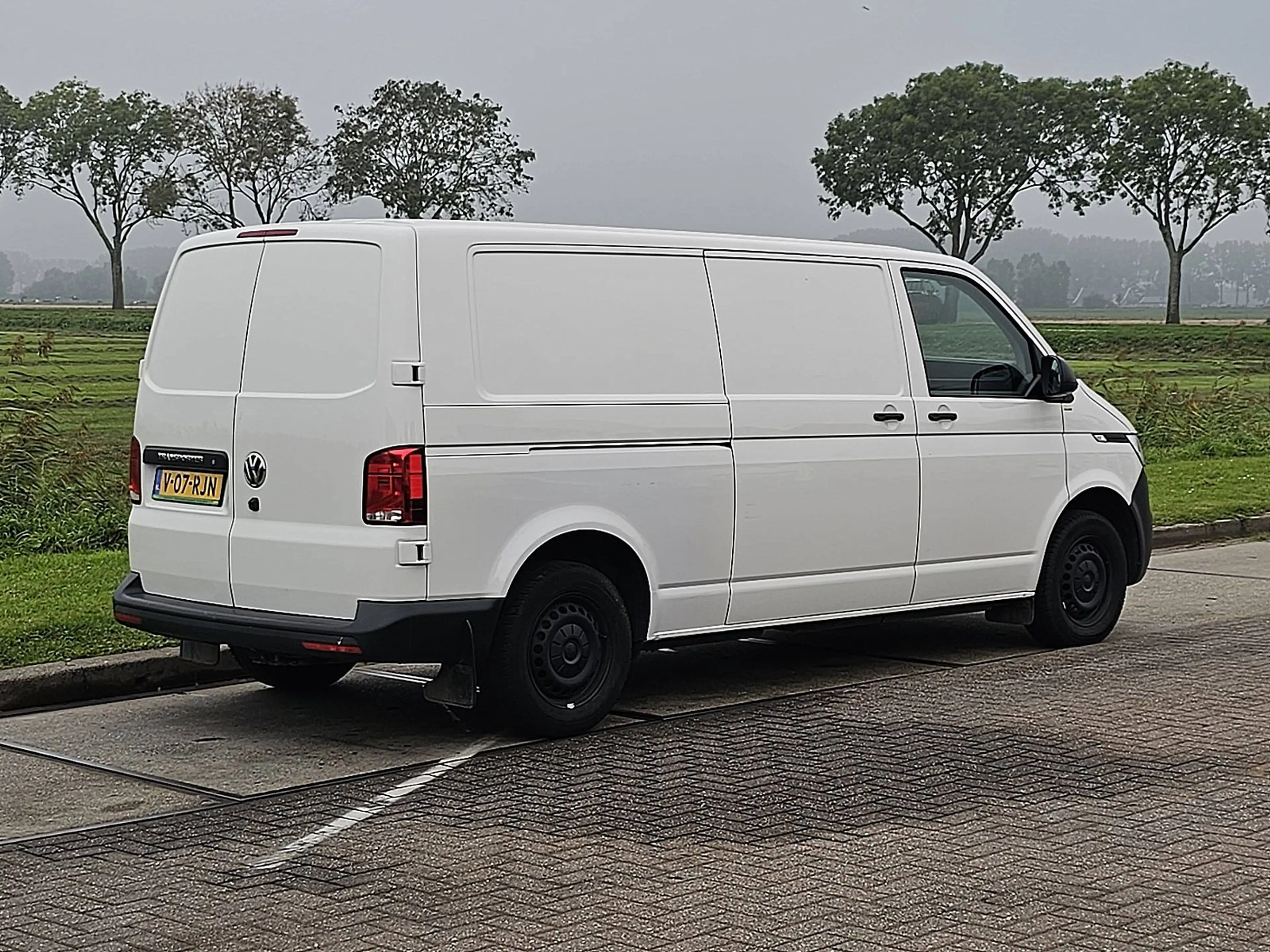 Volkswagen Transporter 2.0 TDI T6.1 150Pk L2H1 Autm — photo 3