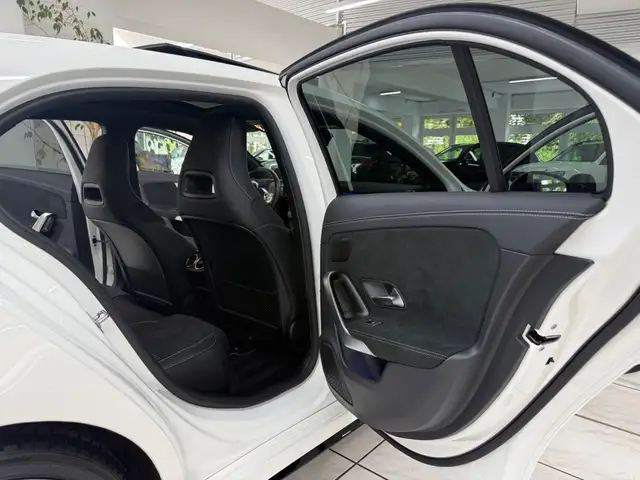 Mercedes-Benz A view 9