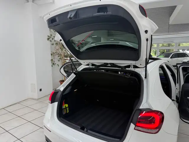 Mercedes-Benz A view 10