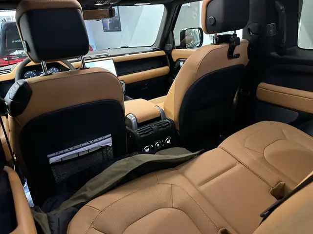 Land Rover Defender view 9
