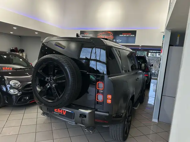 Land Rover Defender view 14