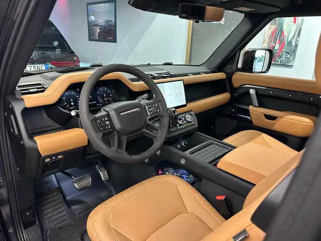 Land Rover Defender view 5